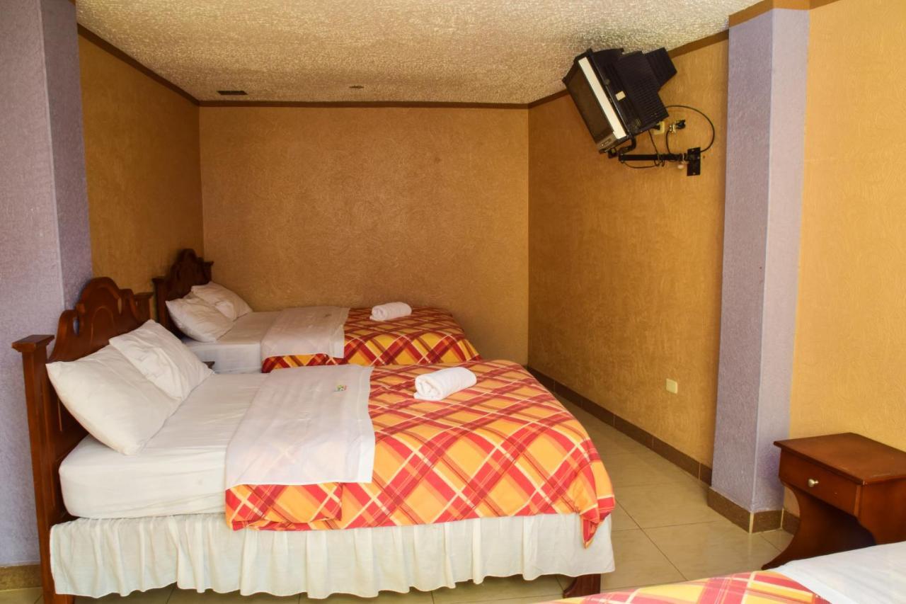 Hotel Puerta Del Sol Baños Exterior foto