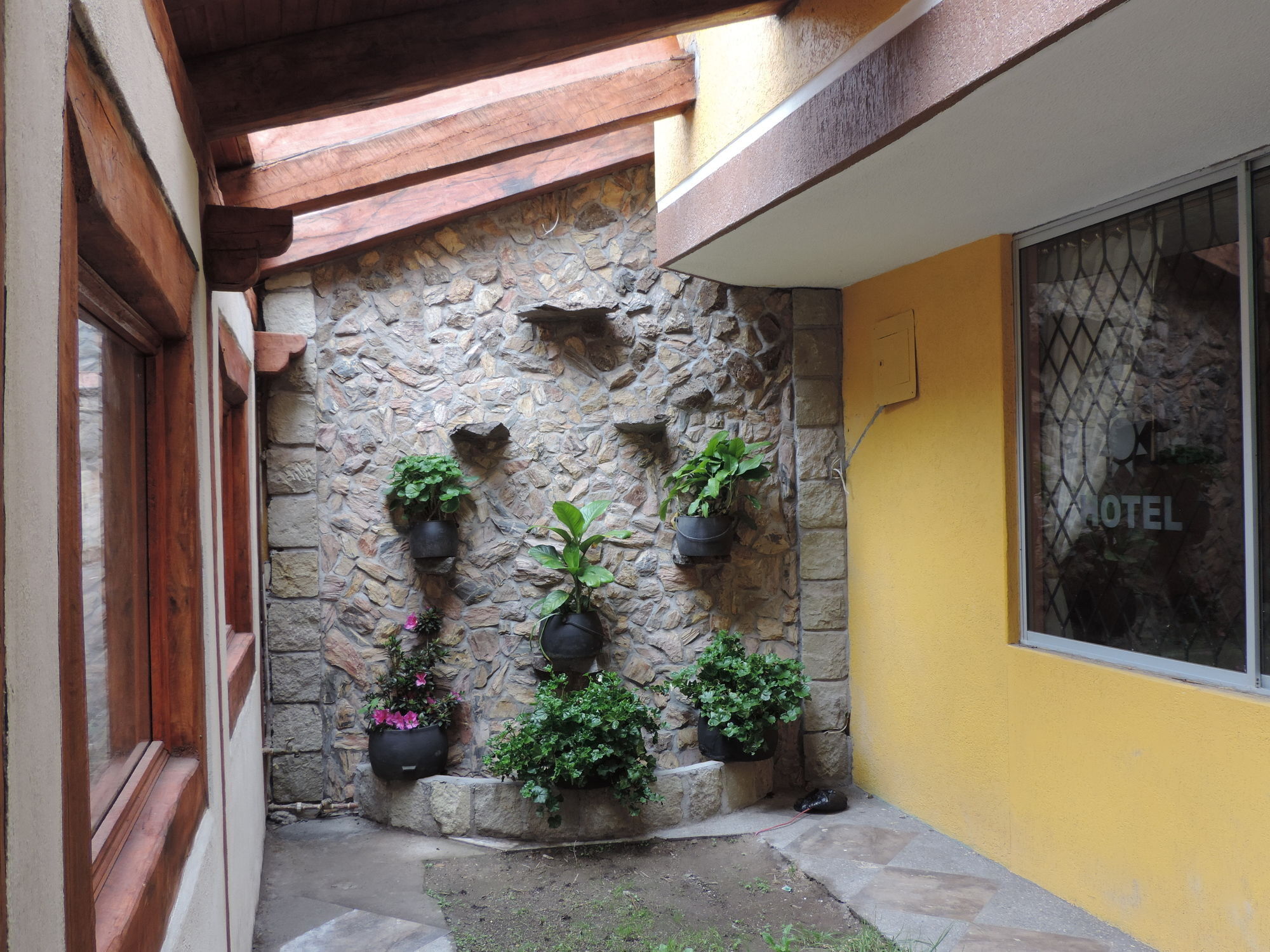 Hotel Puerta Del Sol Baños Exterior foto
